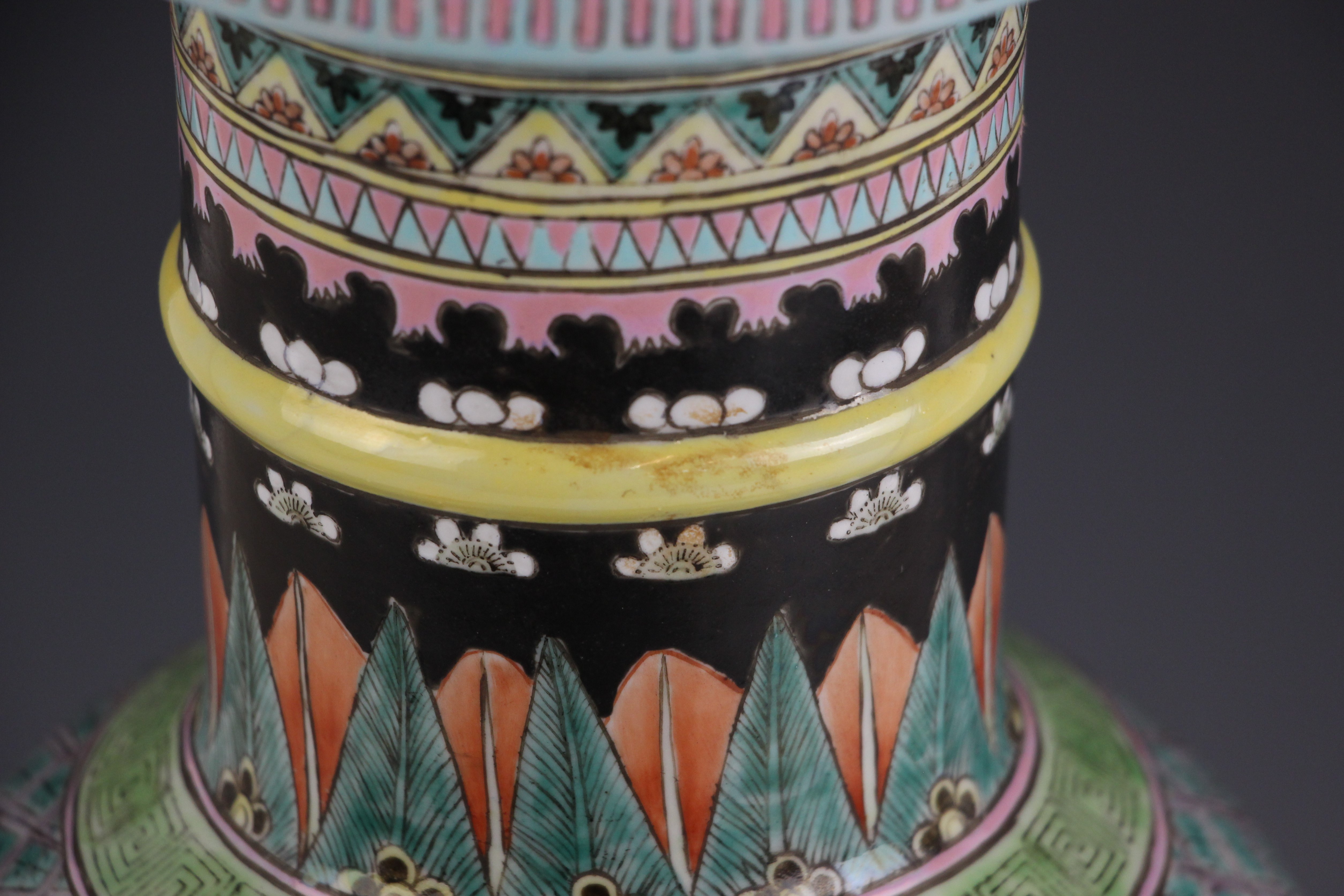 A Chinese porcelain famille verte baluster vase, Kangxi six-character mark, the body of the vase - Image 5 of 5
