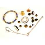 A selection of jewellery, including a part set of ‘onyx’ coloured dress studs and cufflinks, the