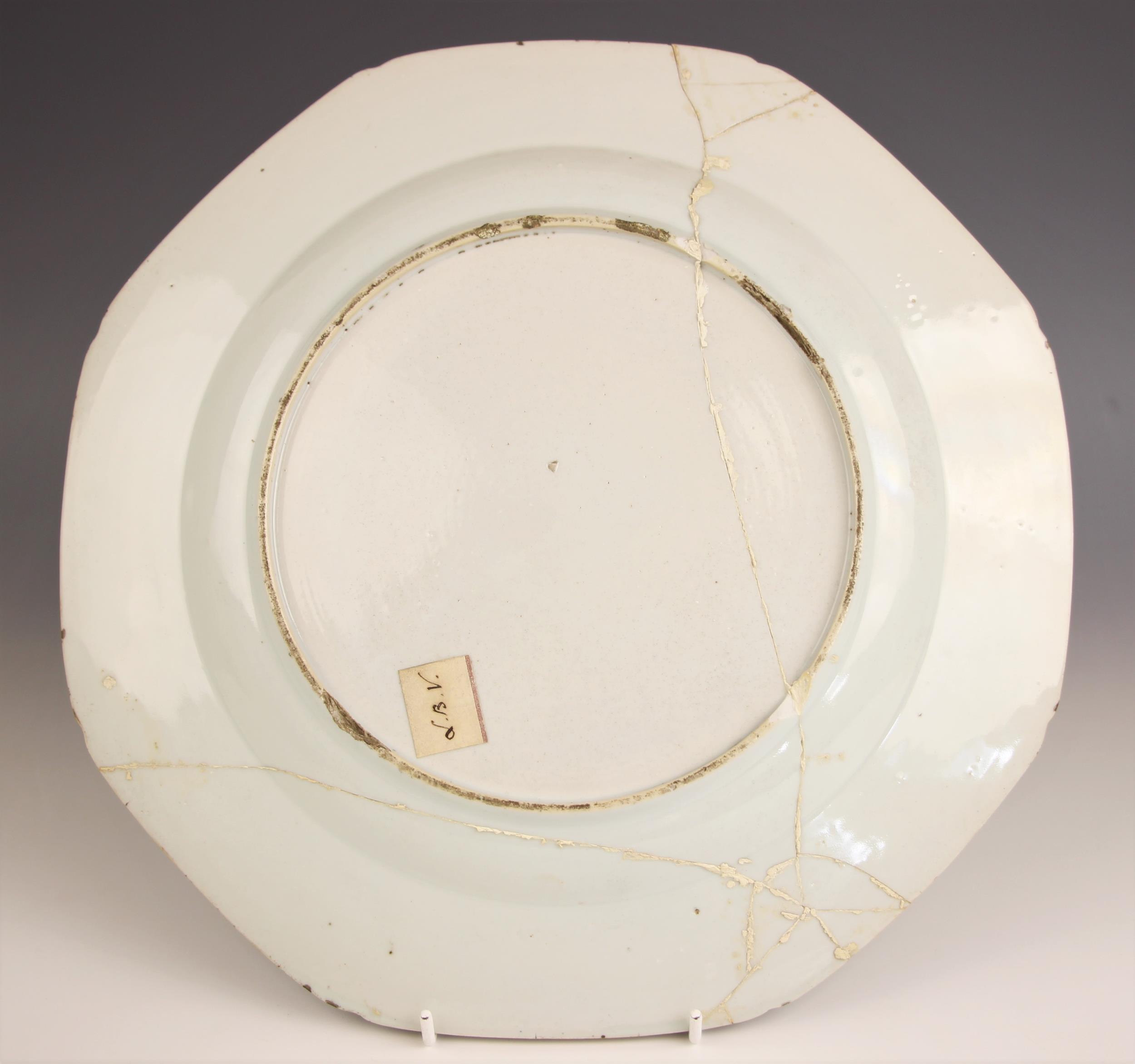 A Chinese export porcelain charger, Qianlong (1736-1795), the octagonal charger decorated in a - Image 2 of 4