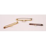 A 9ct gold and cultured pearl bar brooch, the central circular cultured pearl with a smaller