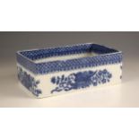 An English Pearlware rectangular casket, 18th century, transfer printed in the Chinese blue and