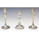 A pair of Edwardian silver candlesticks, Fordham and Faulkner, Sheffield 1904, the urn shaped