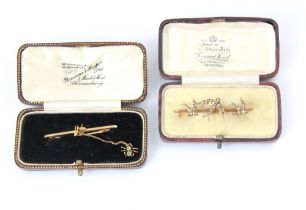 A 9ct yellow gold bar brooch, the plain bar with applied fly detail suspending an attached spider