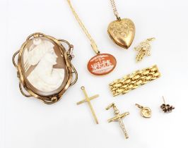 A selection of jewellery, including a cameo pendant depicting cherub scene, upon associated chain