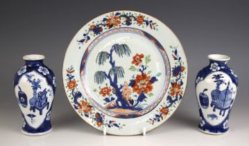 A Chinese Imari porcelain plate, Qianlong (1736-1795), the circular plate centrally decorated with a