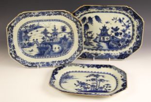 Three Chinese blue and white octagonal serving plates, Qianlong (1736-1995), comprising; an