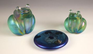 A John Ditchfield for Glasform iridescent glass paperweight, 20th century, modelled as a frog on