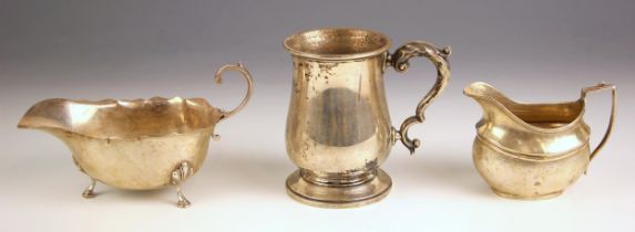 A George V silver sauce boat, Adie Brothers Ltd, Chester 1930, the flying handle above shaped rim