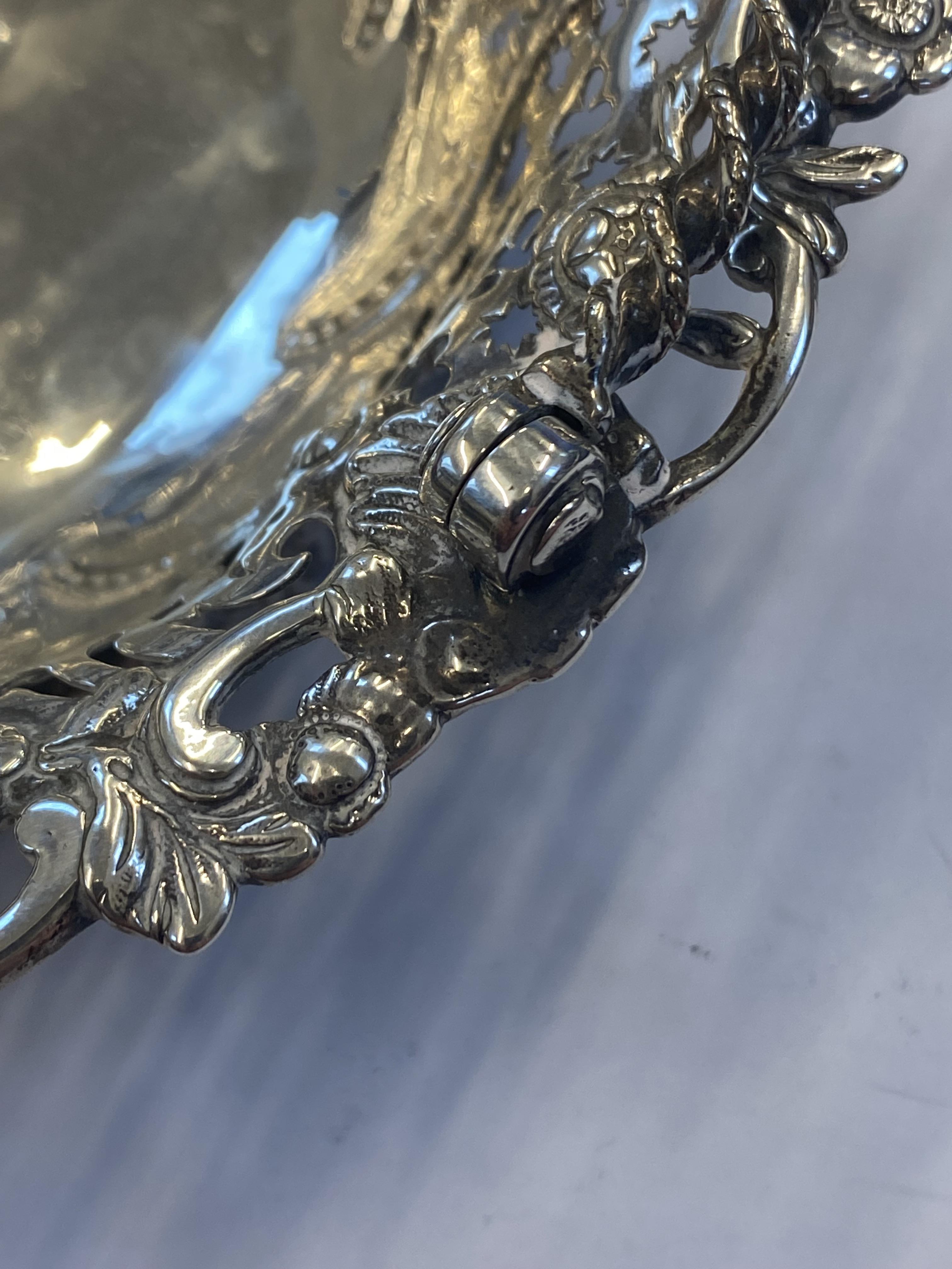 A George III silver swing handled bon bon dish, Edward Aldridge II, London 1764, the rope twist - Image 3 of 4