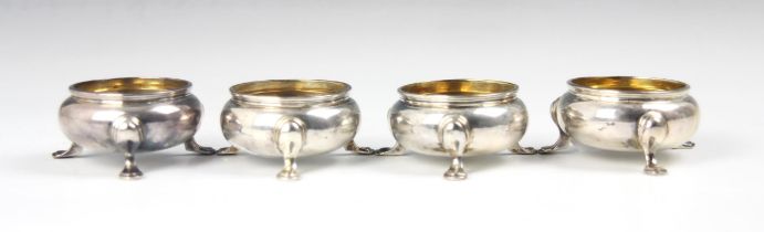 A set of four George V silver open salts, Nayler Brothers, London 127, of cauldron shape with gilt