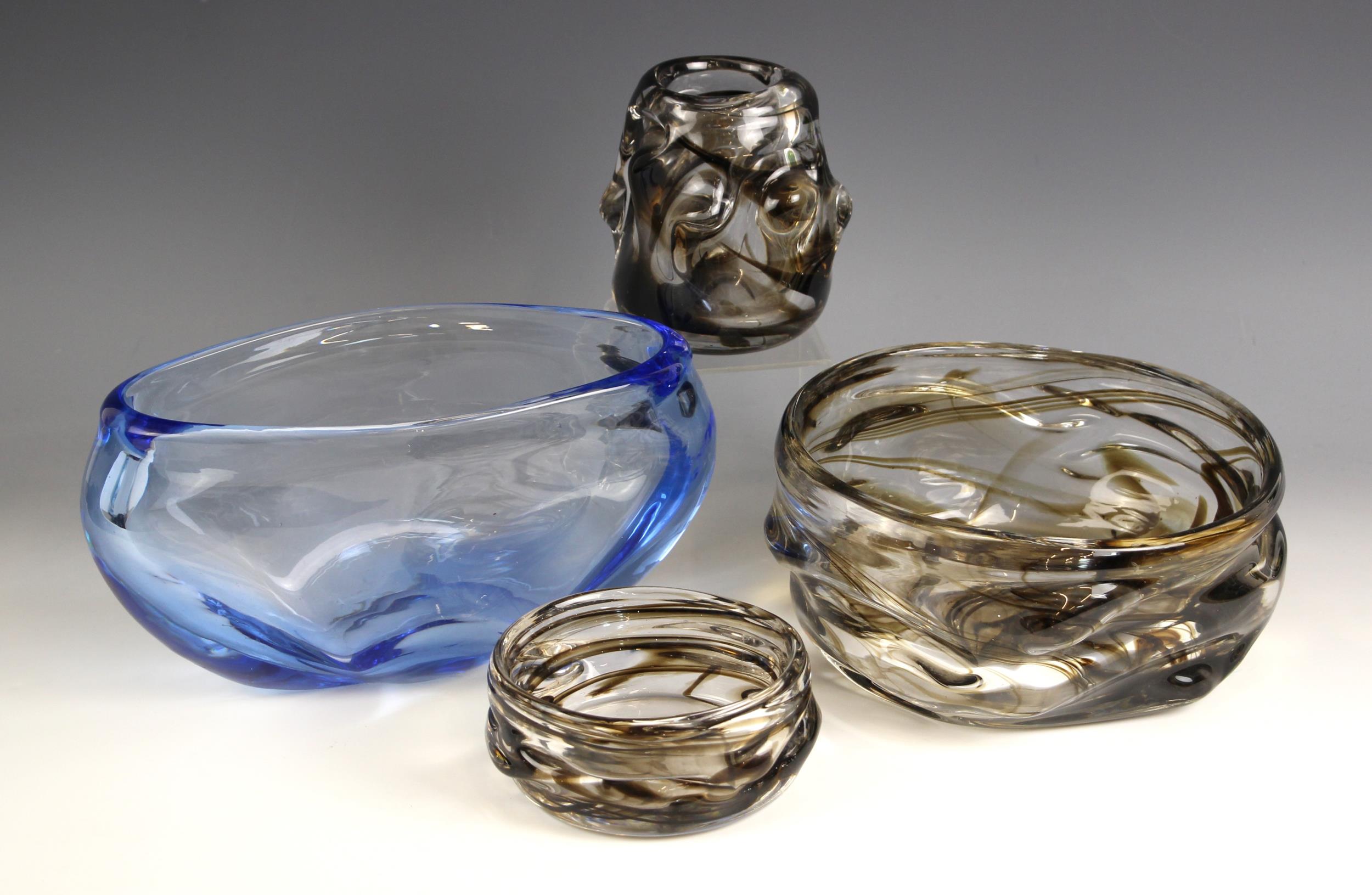 A Whitefriars 'knobbly' glass bowl, mid 20th century, decorated with brown swirls and streaks