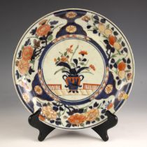 An 18th century Chinese imari porcelain charger, the circular shaped plate centrally decorated