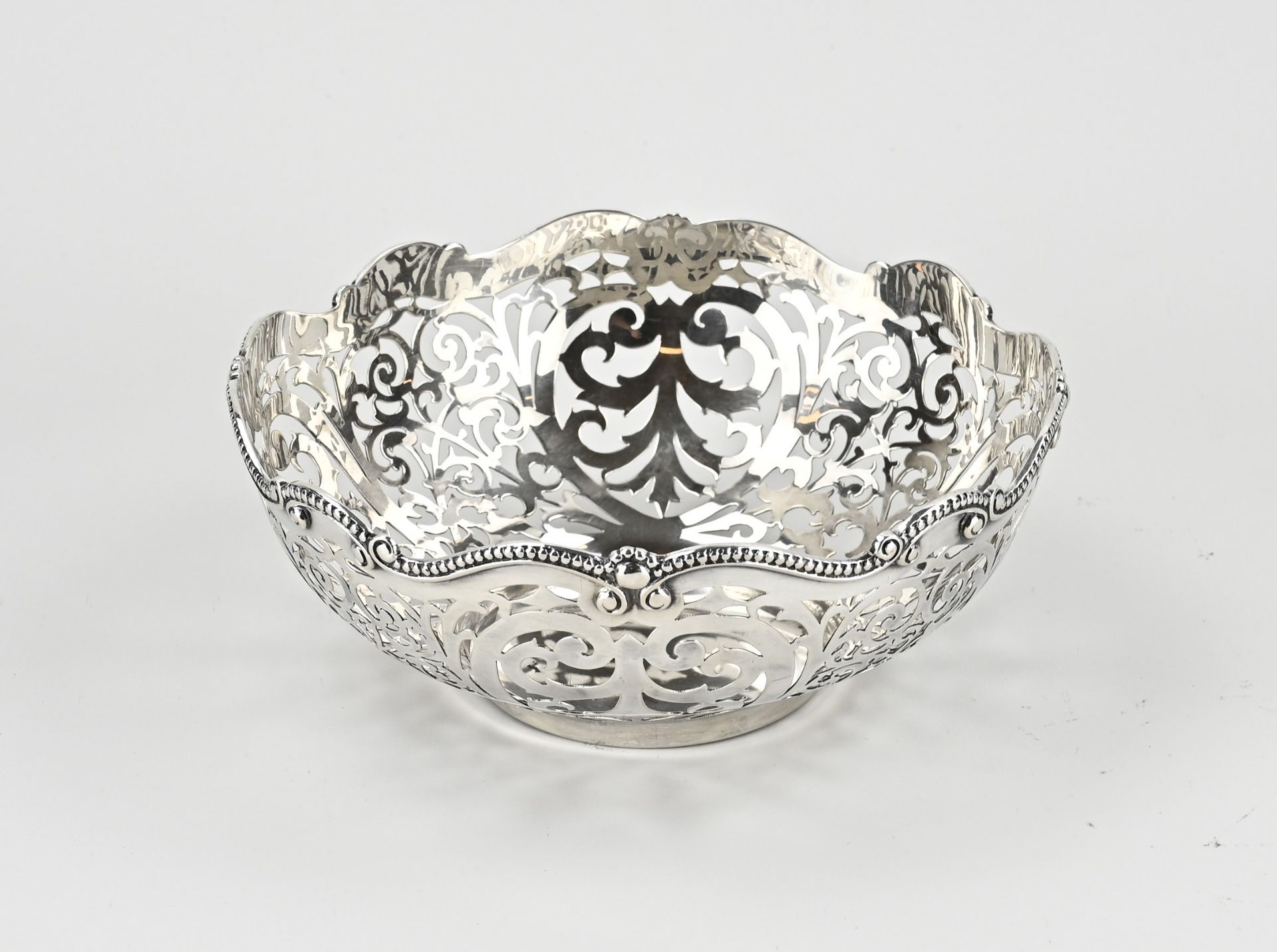 Silver choux basket