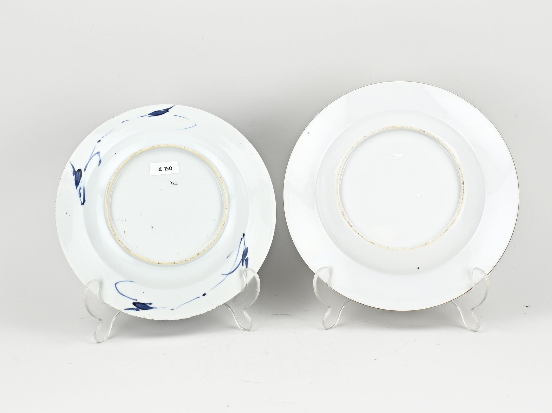 Two Chinese plates Ø 21.5 - Ø 22.5 cm. - Image 2 of 2