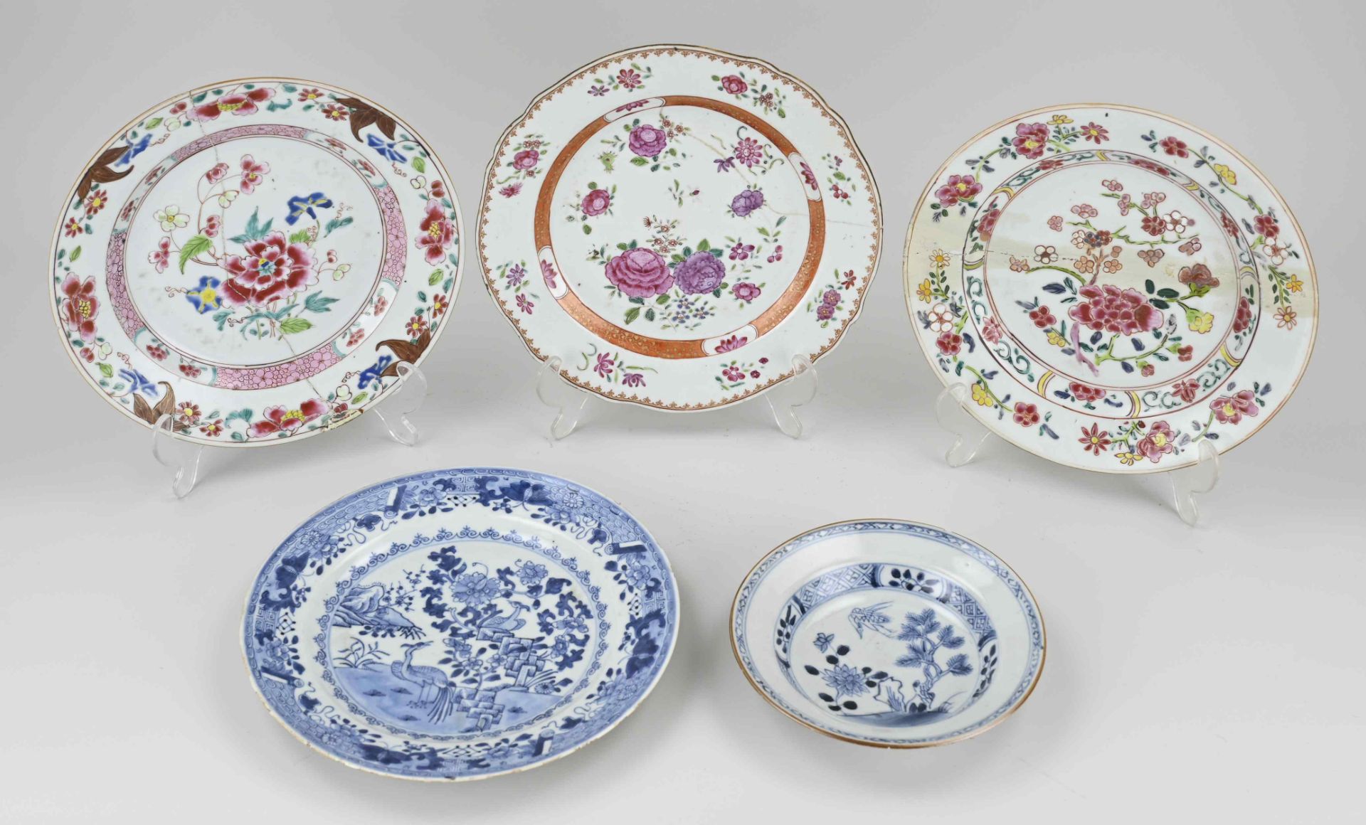 Five Chinese plates Ø 16 - 24 cm.
