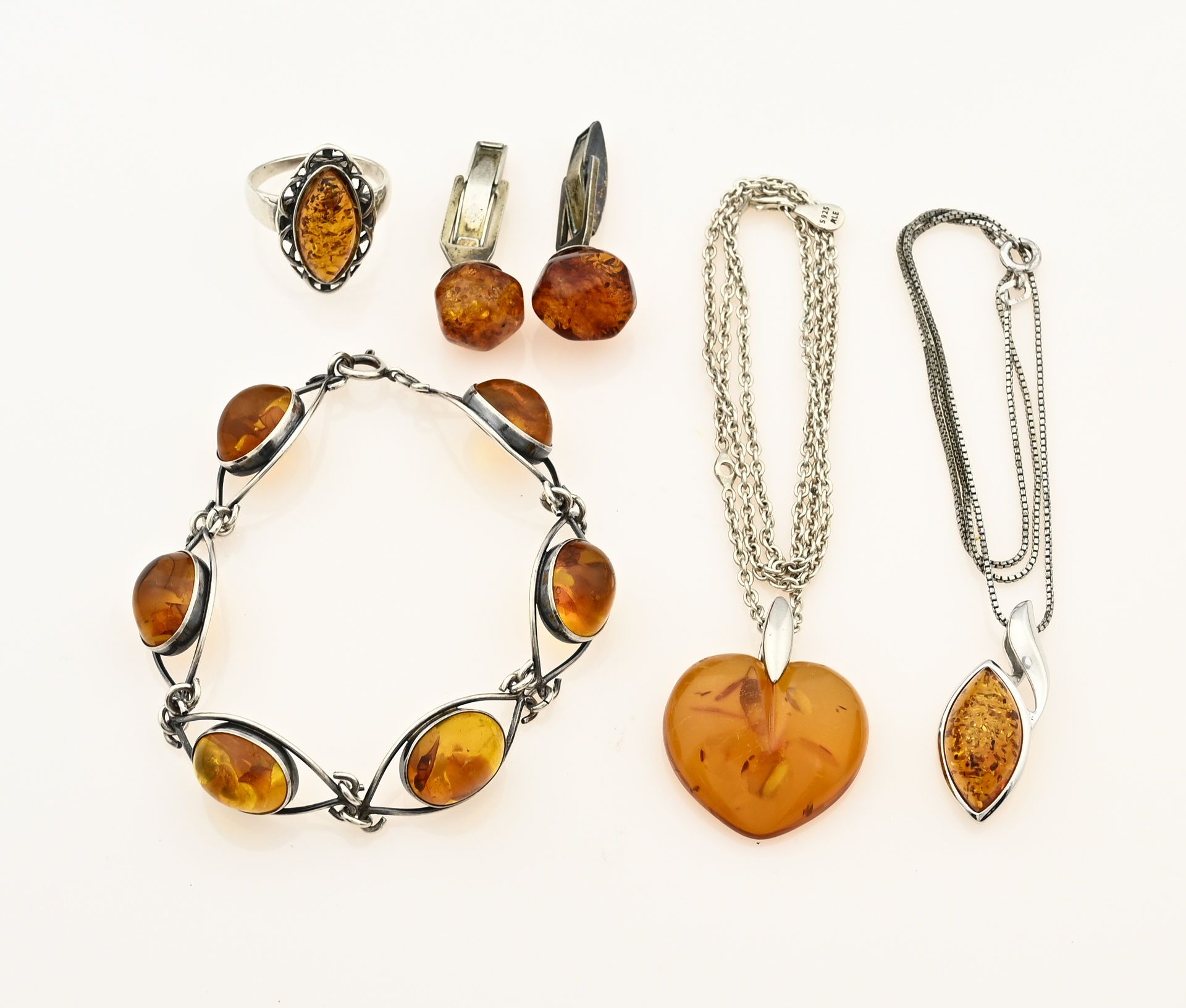 Set of jewelry with amber