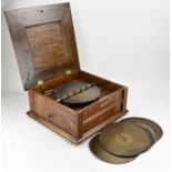 Symphonion music box + records, 1900