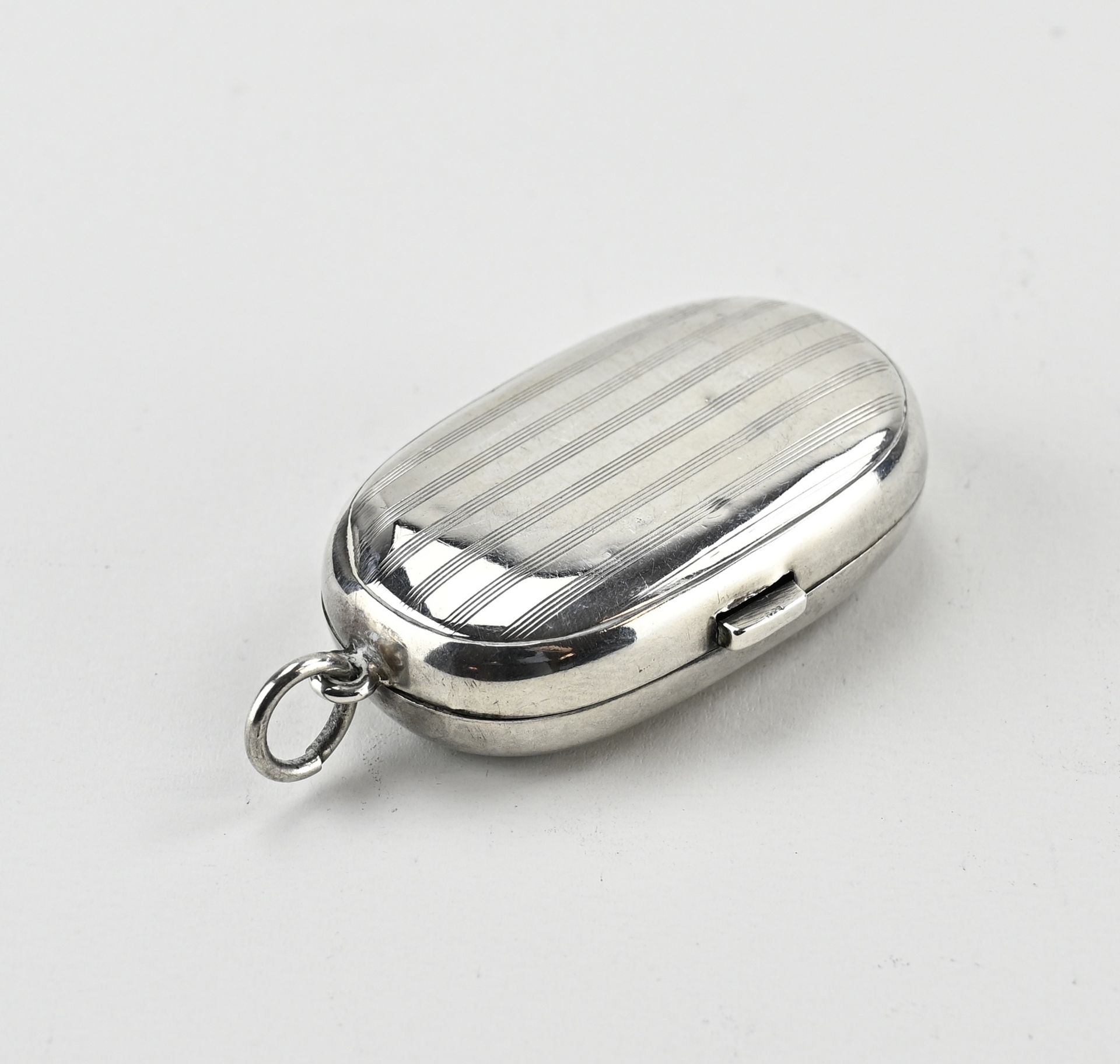 Silver oval coin box - Image 2 of 2