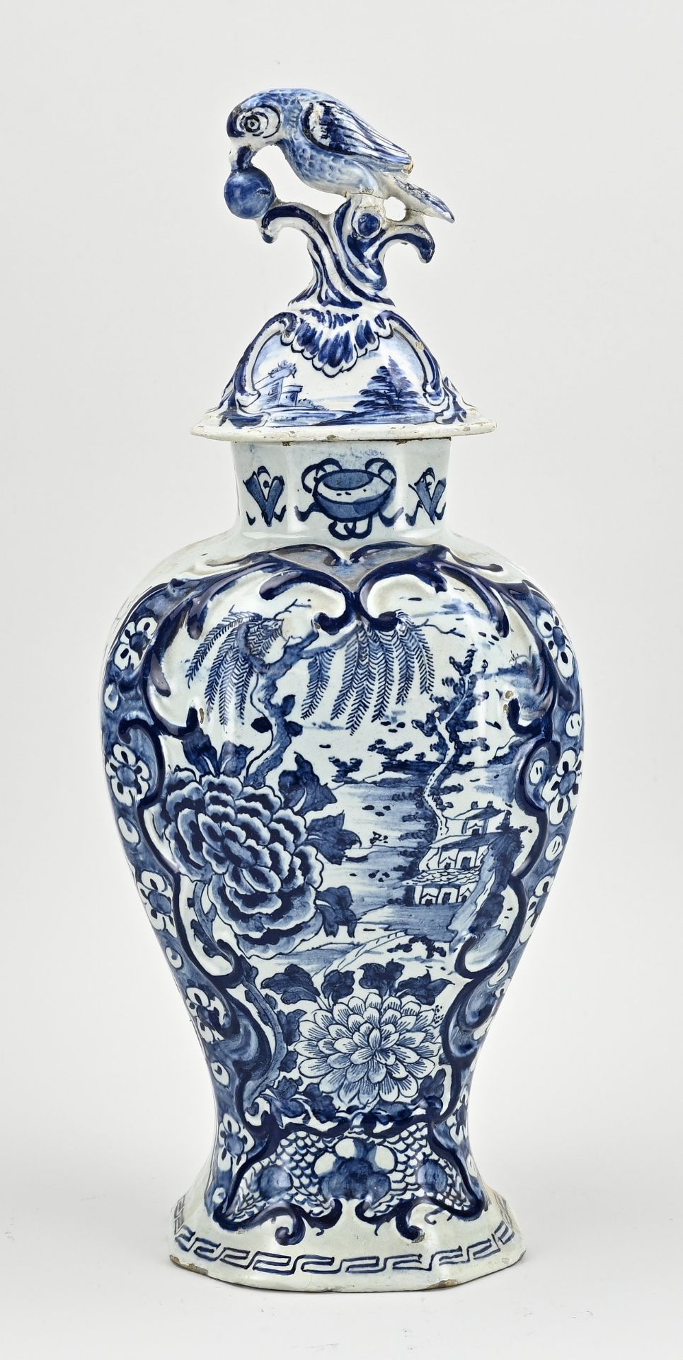 18th century Delft vase with lid, H 43.5 cm.