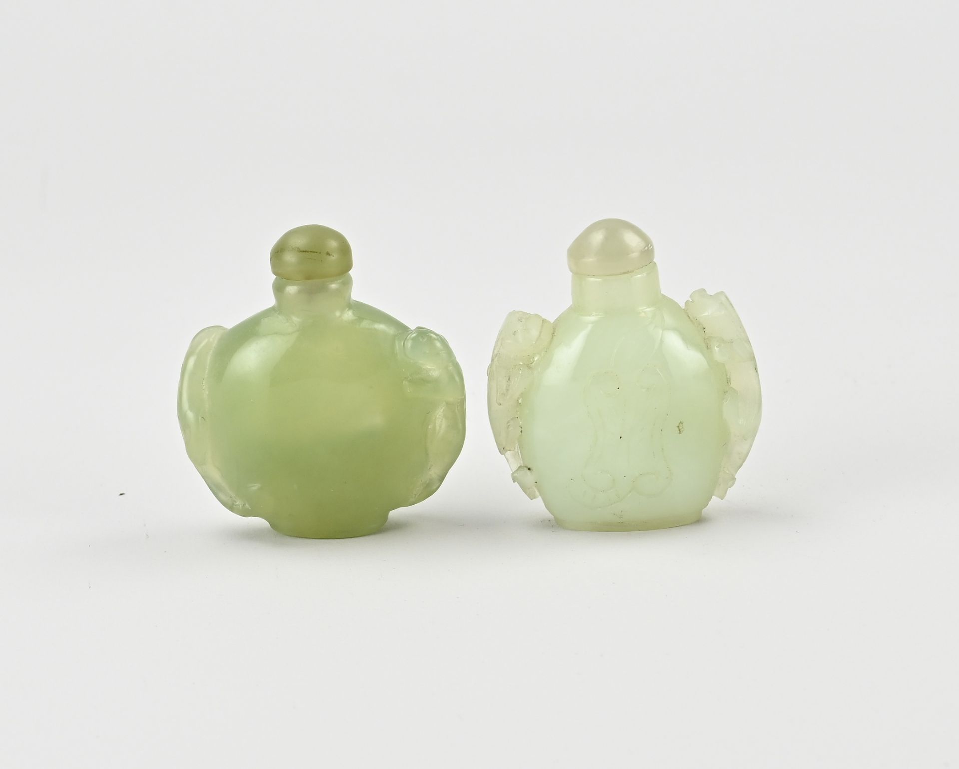 Two Chinese snuff bottles, H 5.5 - 6 cm.