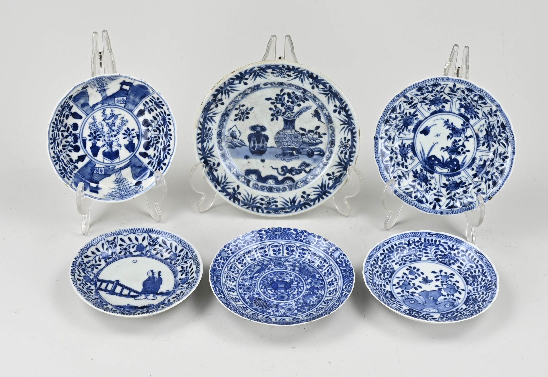 Six antique Chinese dishes Ø 12 - Ø 16.5 cm.