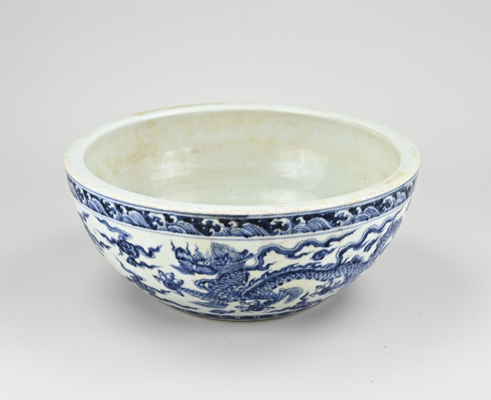 Chinese thick-walled bowl Ø 27.8 cm.