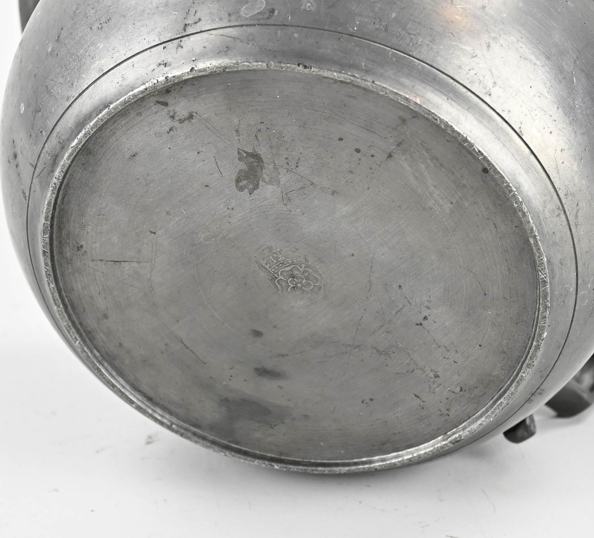 Pewter pot + lid - Image 2 of 2