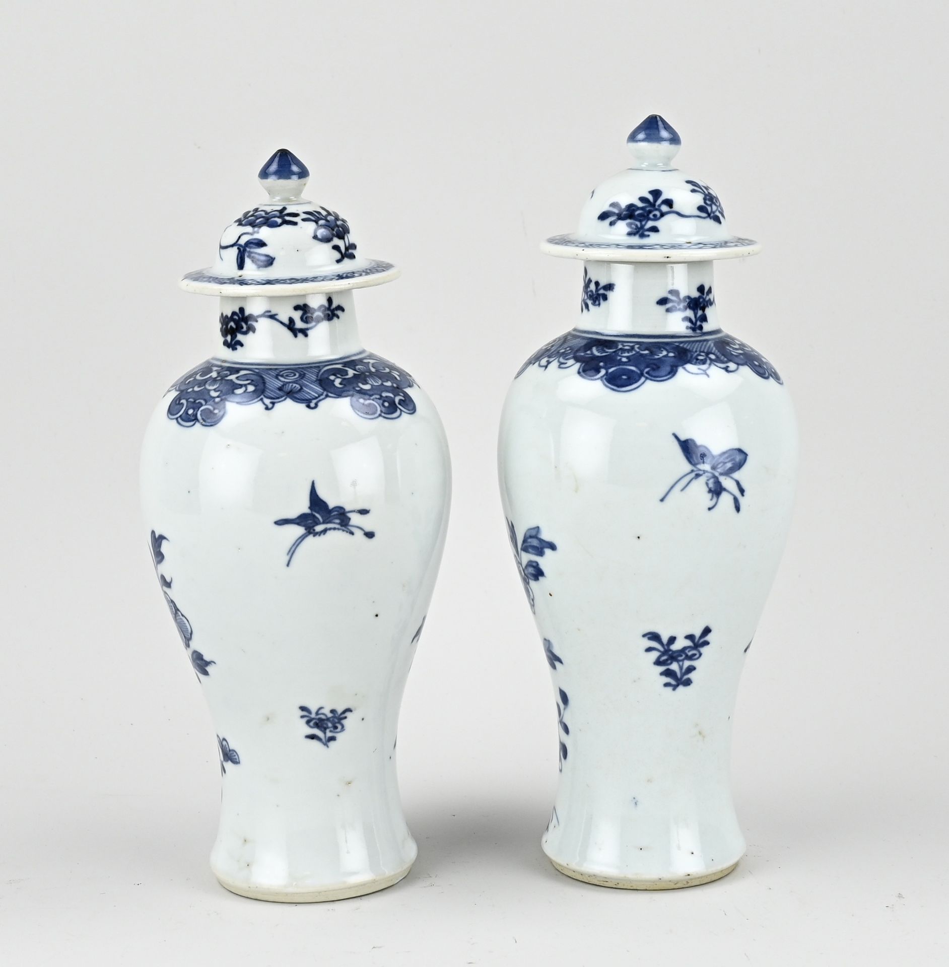 Two 2x Chinese vases, H 25 cm. - Image 2 of 3