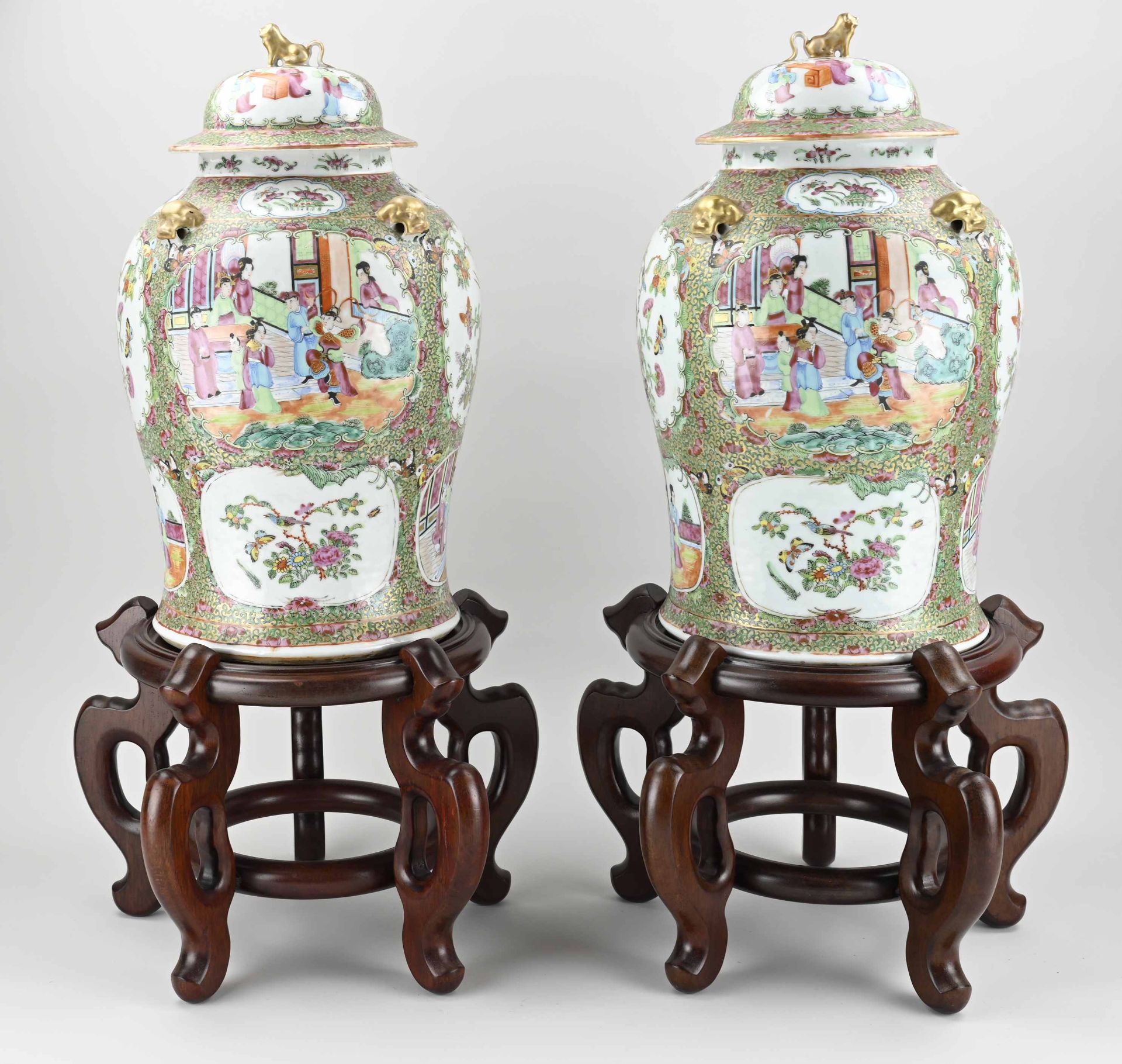 Two Chinese Cantonese lidded vases, H 44.5 x Ø 26 cm. - Image 3 of 5