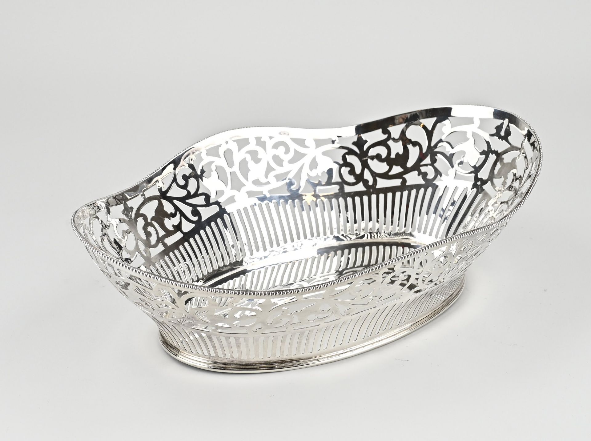 Silver bread basket - Image 2 of 2