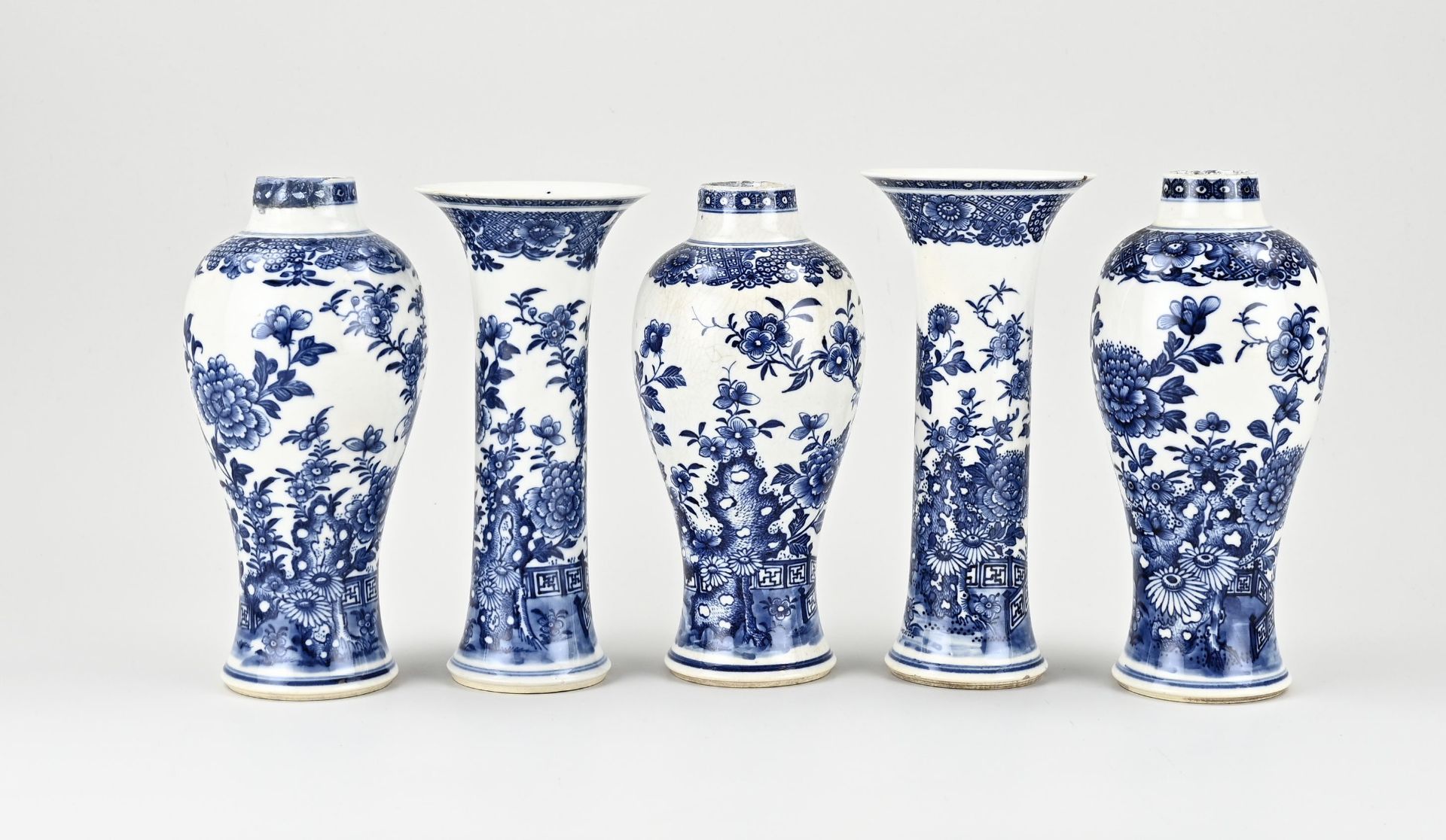 Five-piece Chinese garniture, H 21 cm.