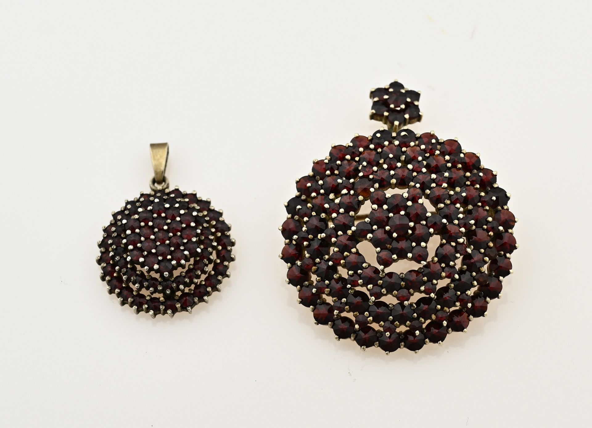 Brooch and pendant with garnet
