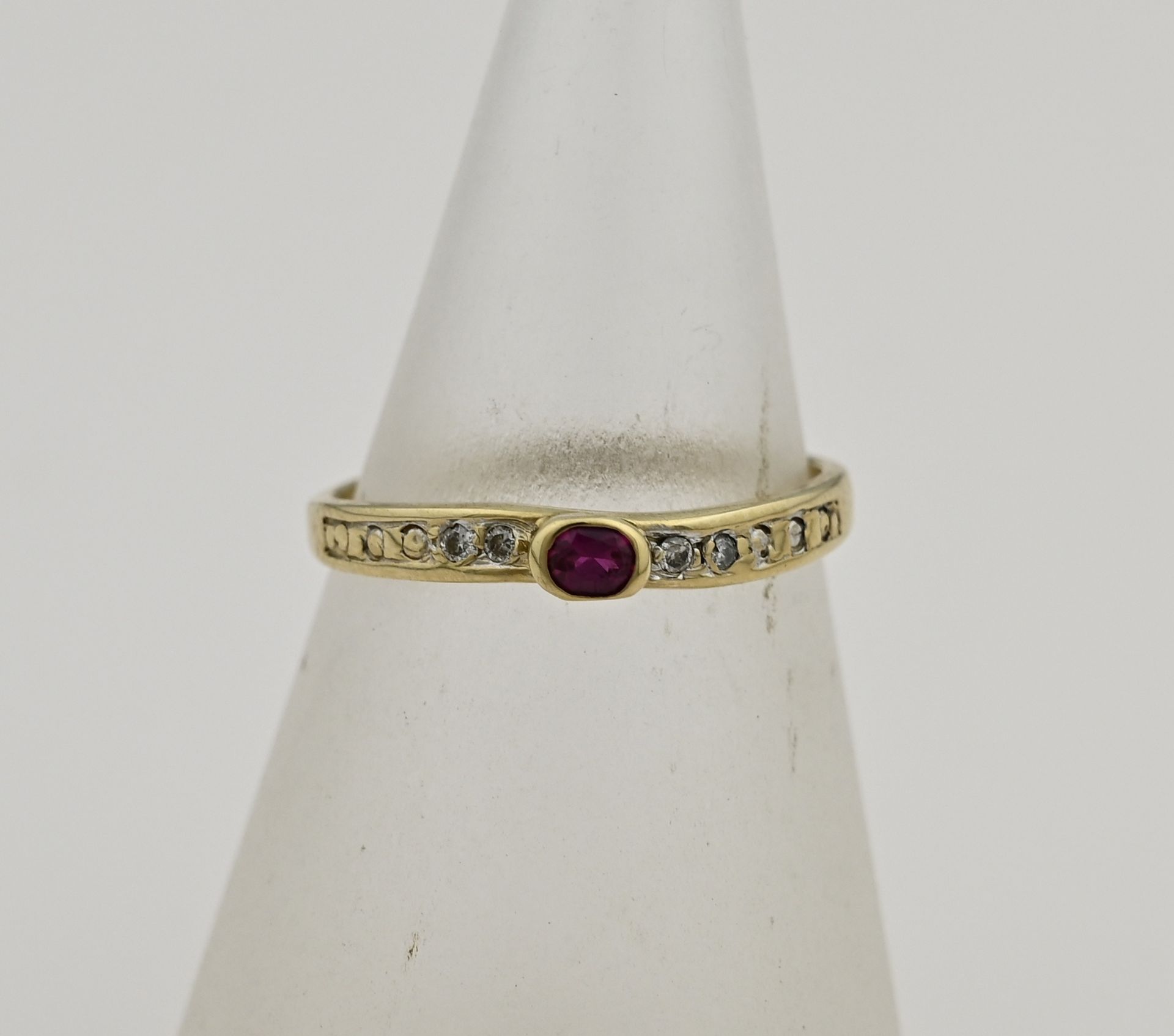 Gold ring with ruby and diamond