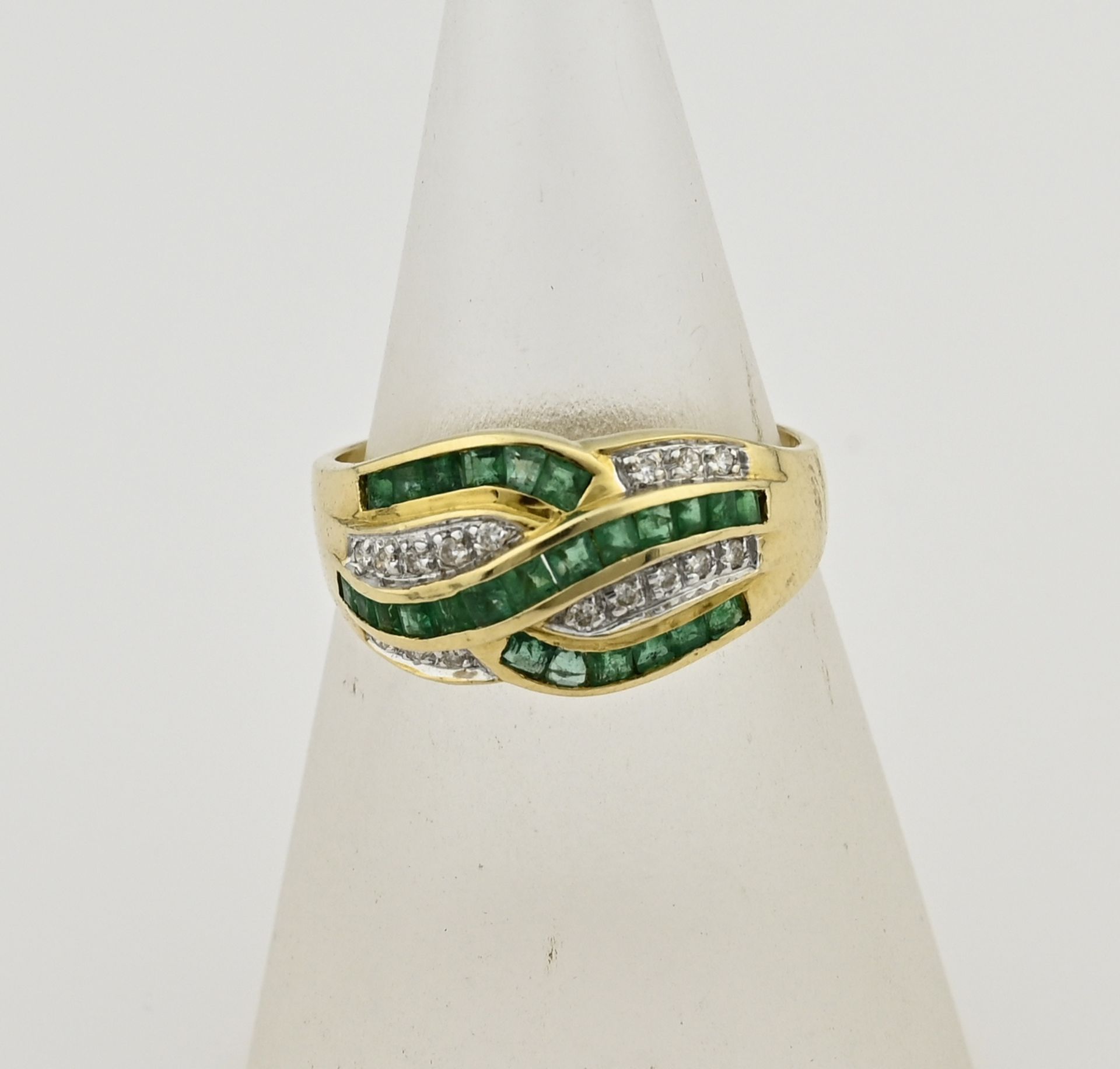 Gold ring with emerald and diamond