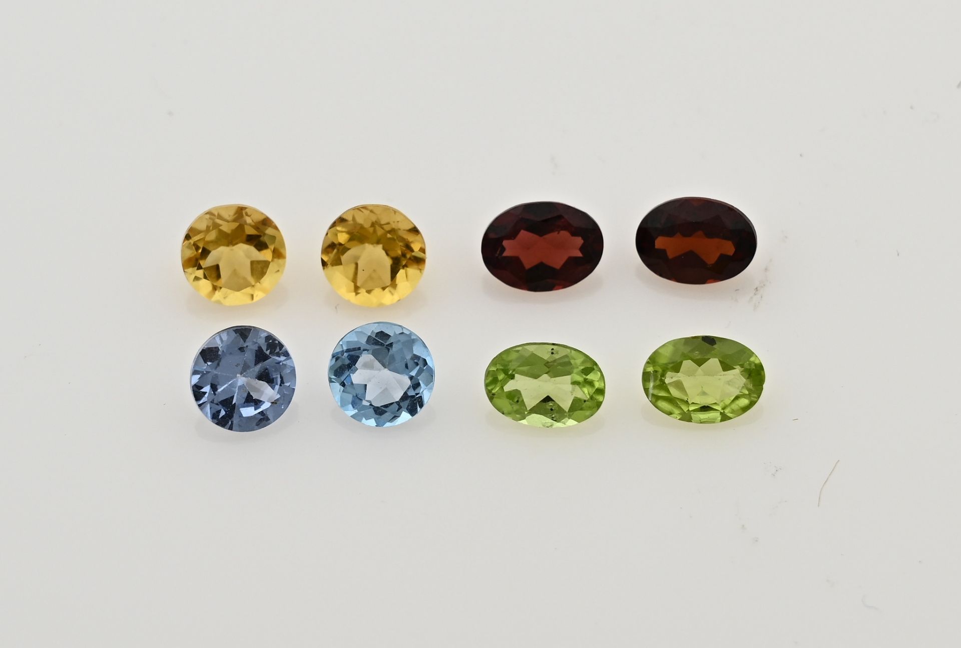 Lot with 8 pairs of precious stones