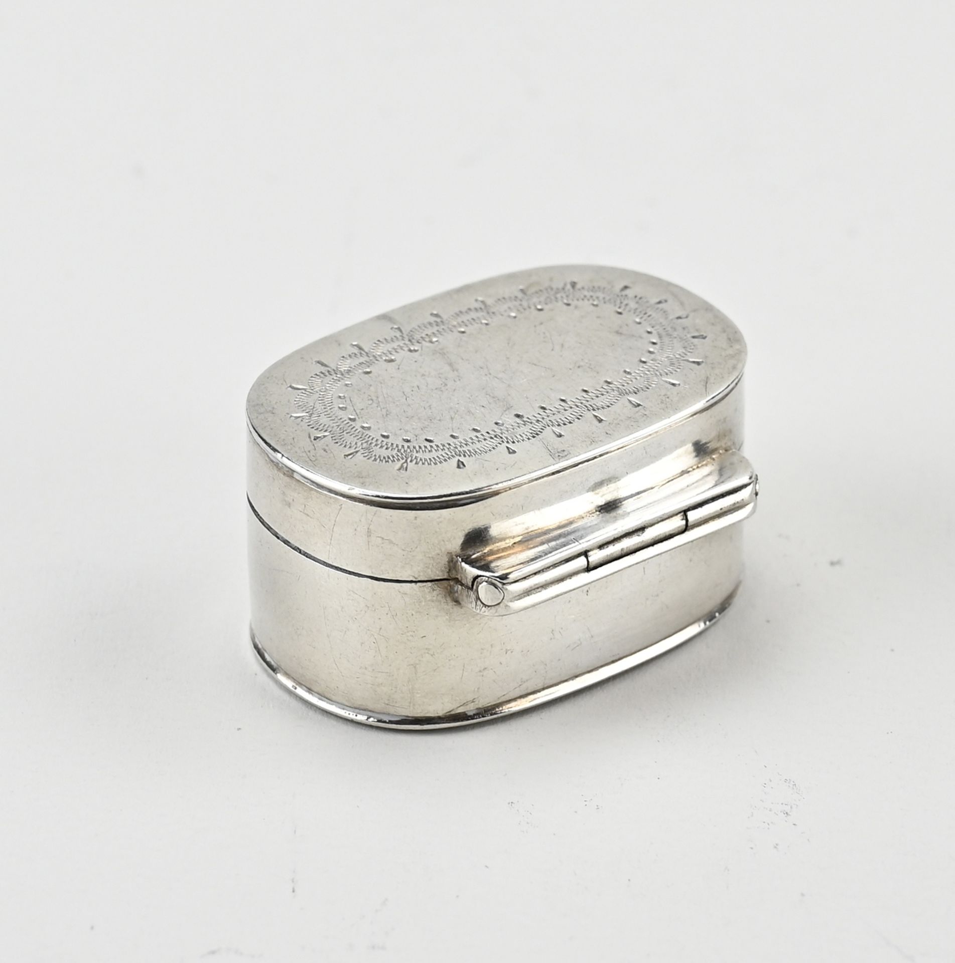 Silver box, oval - Image 2 of 2