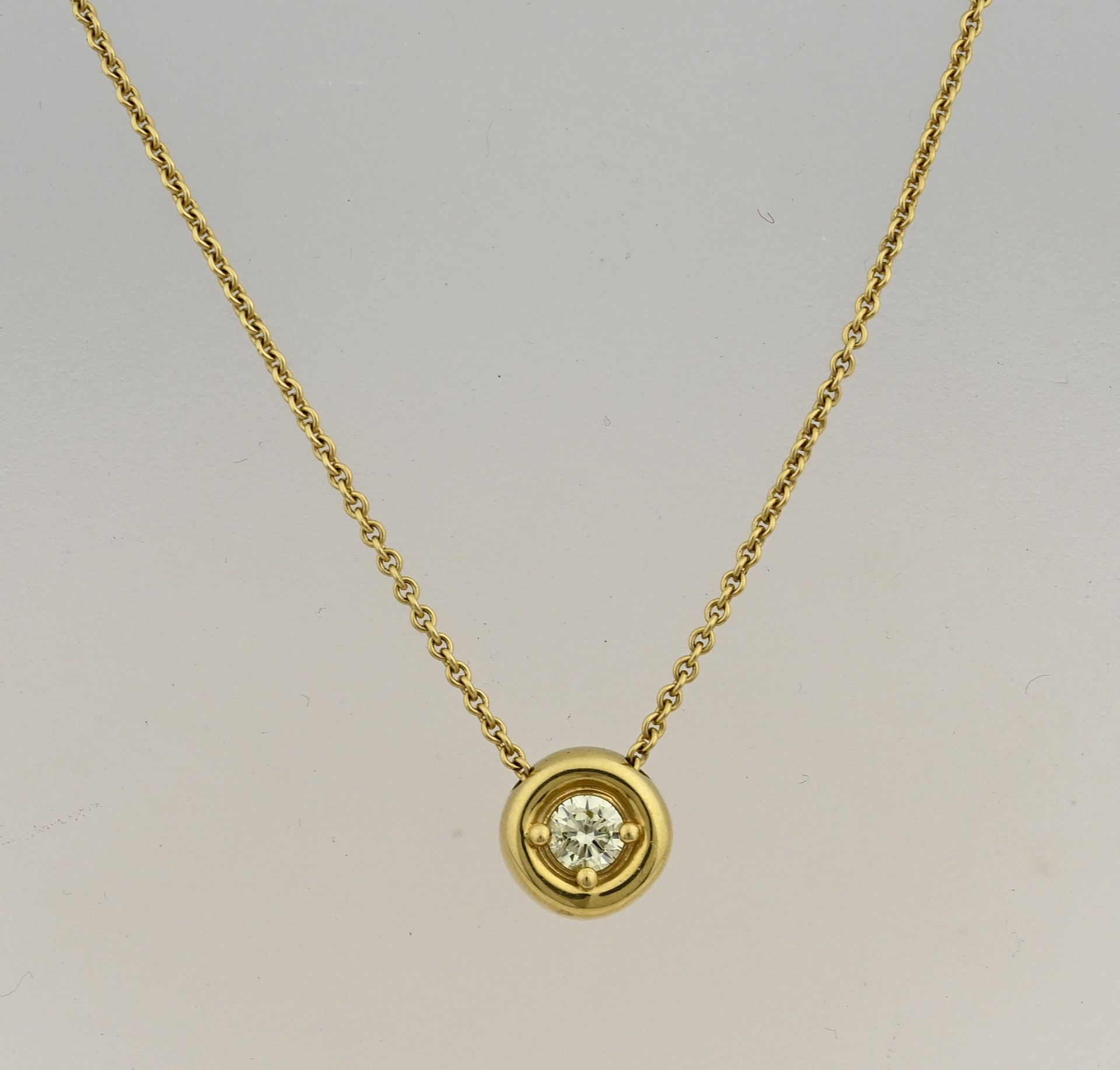 Gold necklace with diamond