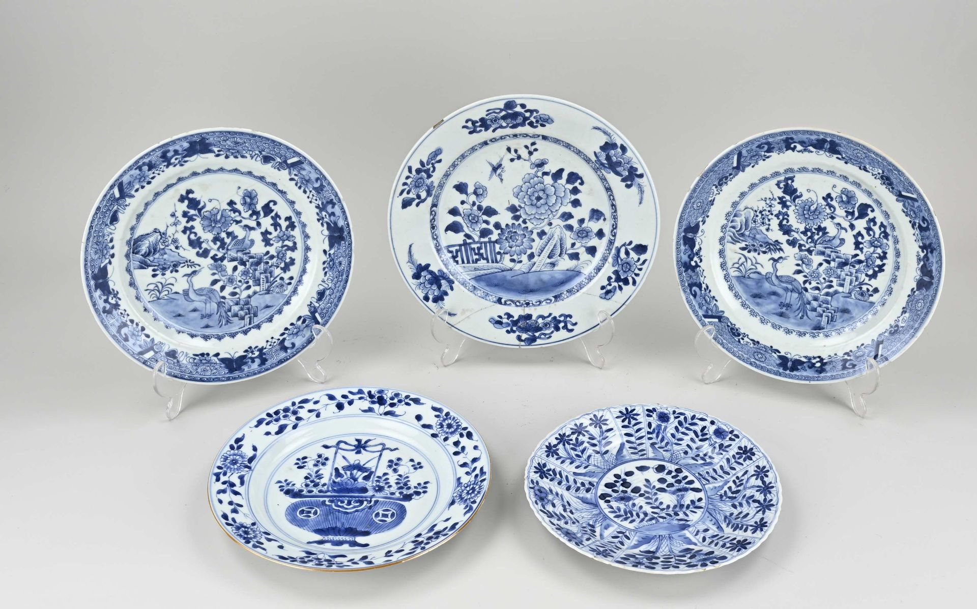 Five Chinese plates Ø 20 - 24 cm.