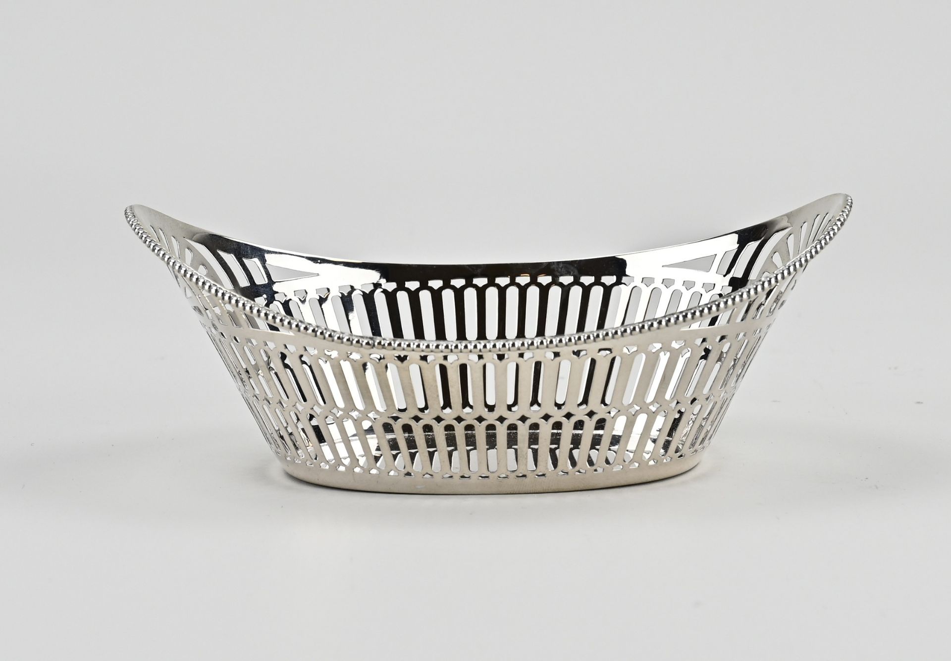 Silver bonbon basket openwork - Image 2 of 2