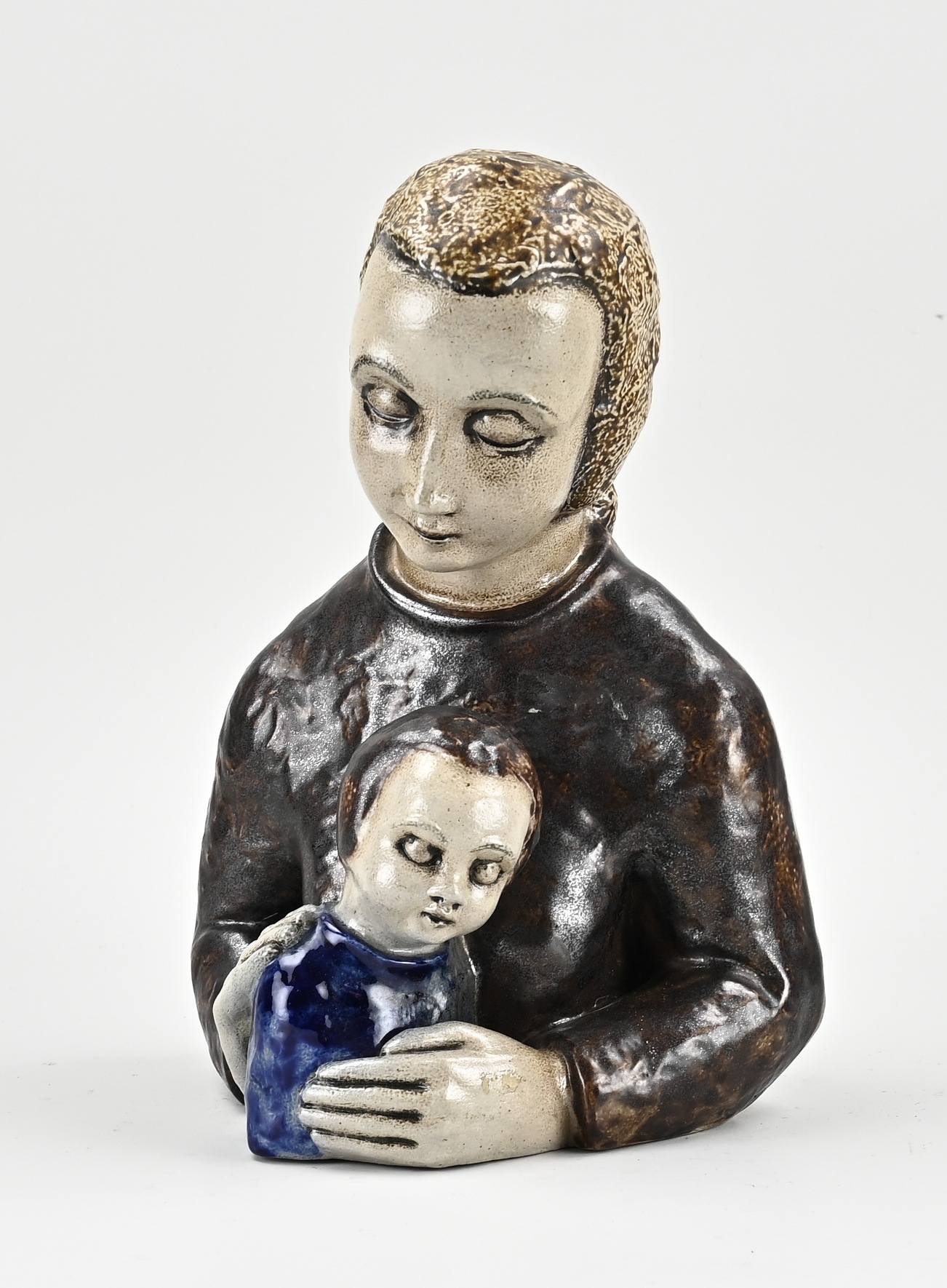 Stoneware figure by Elfriede Balzar Kopp, H 28.5 cm.