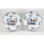 Two 18th century Chinese Imari plates Ø 28 cm.