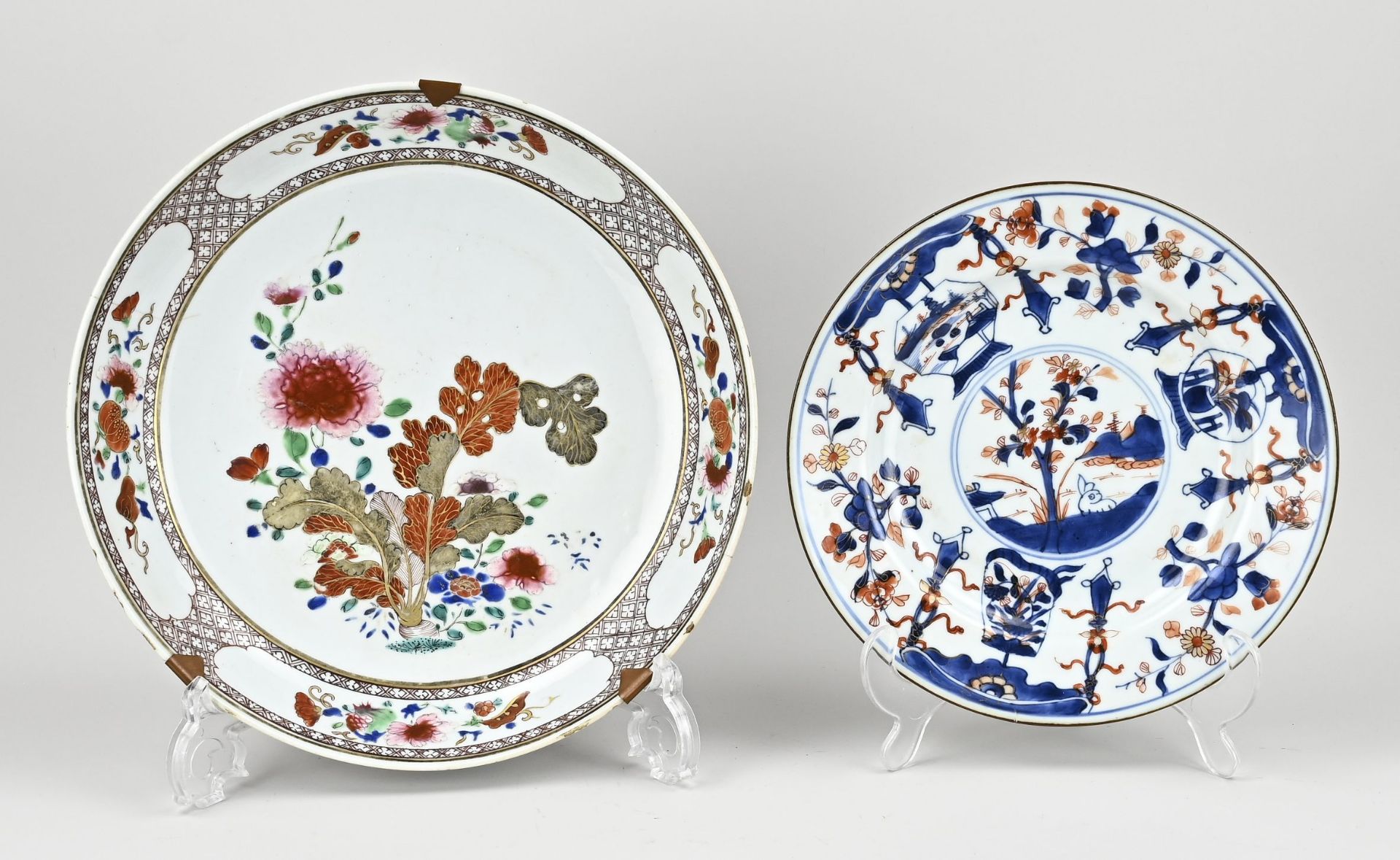 Two 18th century Chinese plates Ø 22 - 28 cm.