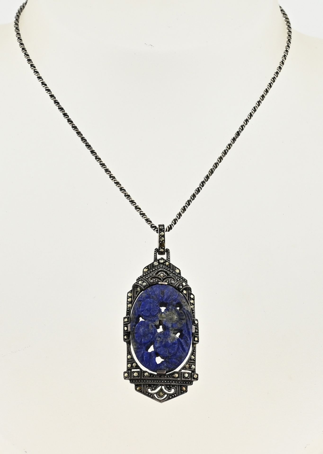 Silver necklace and pendant with lapis