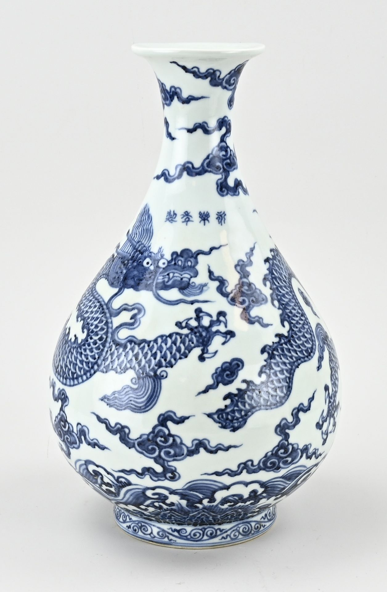 Chinese dragon vase, H 34 cm.