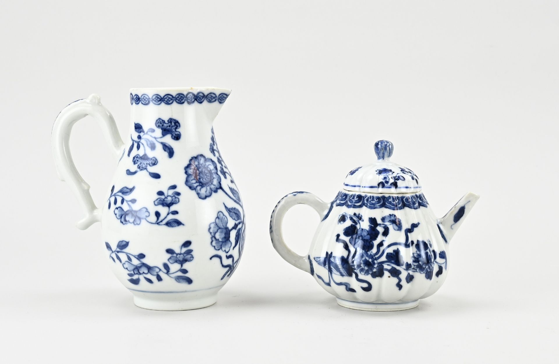 2x Chinese jug, 18th century - Image 2 of 3