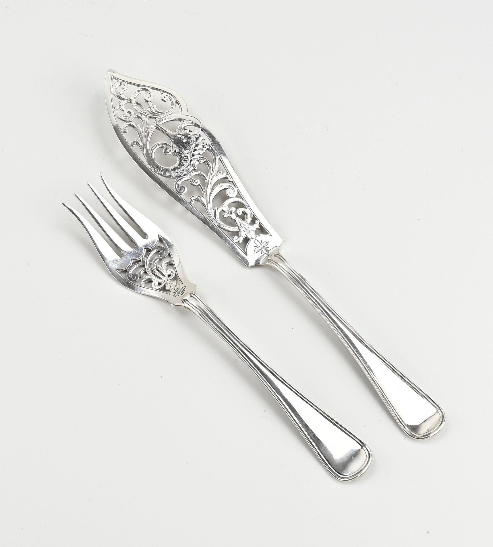 Silver fish serving cutlery