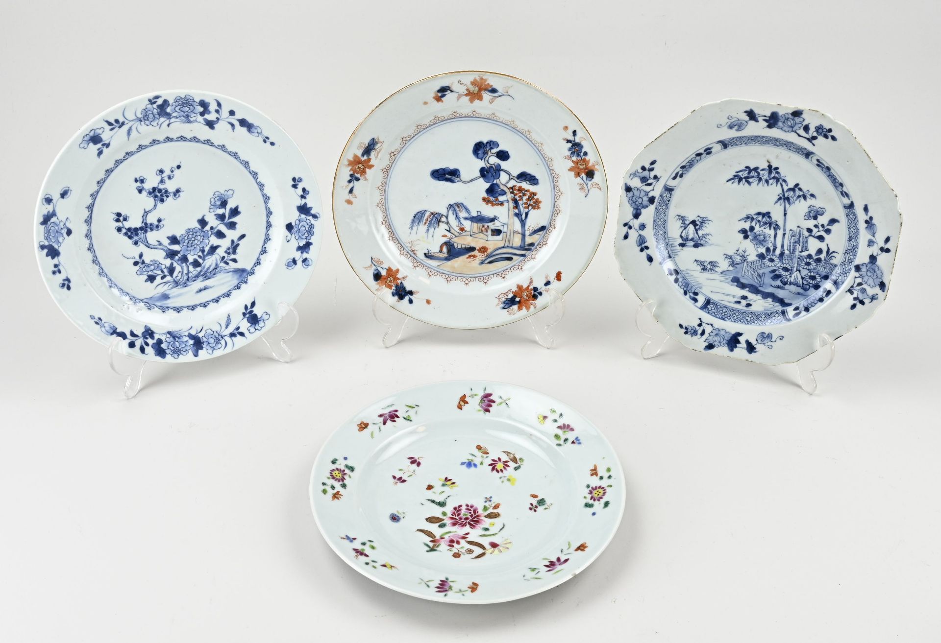 4 Chinese plates Ø 23 - 24 cm.