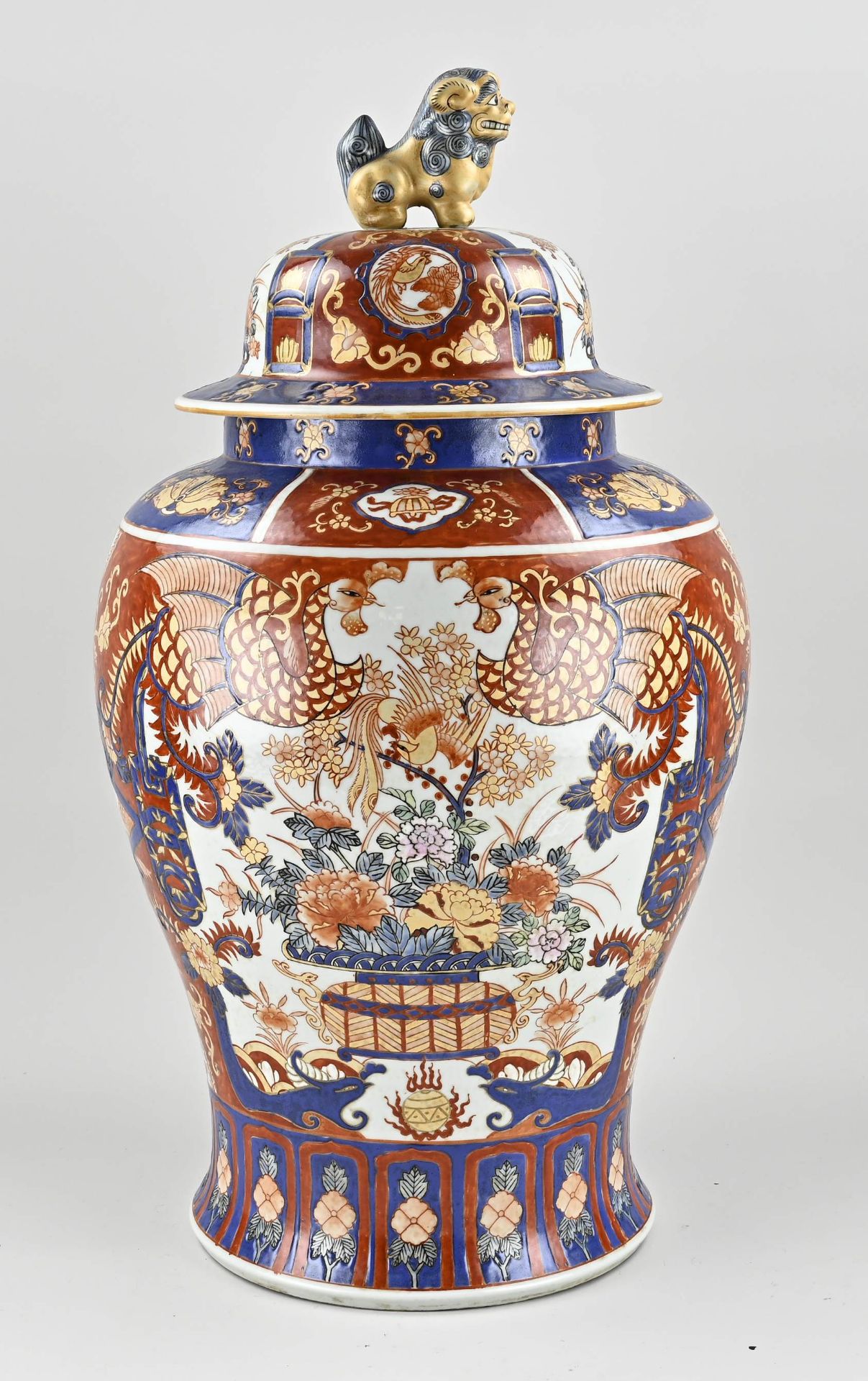 Japanese Imari vase with lid, H 67 cm.