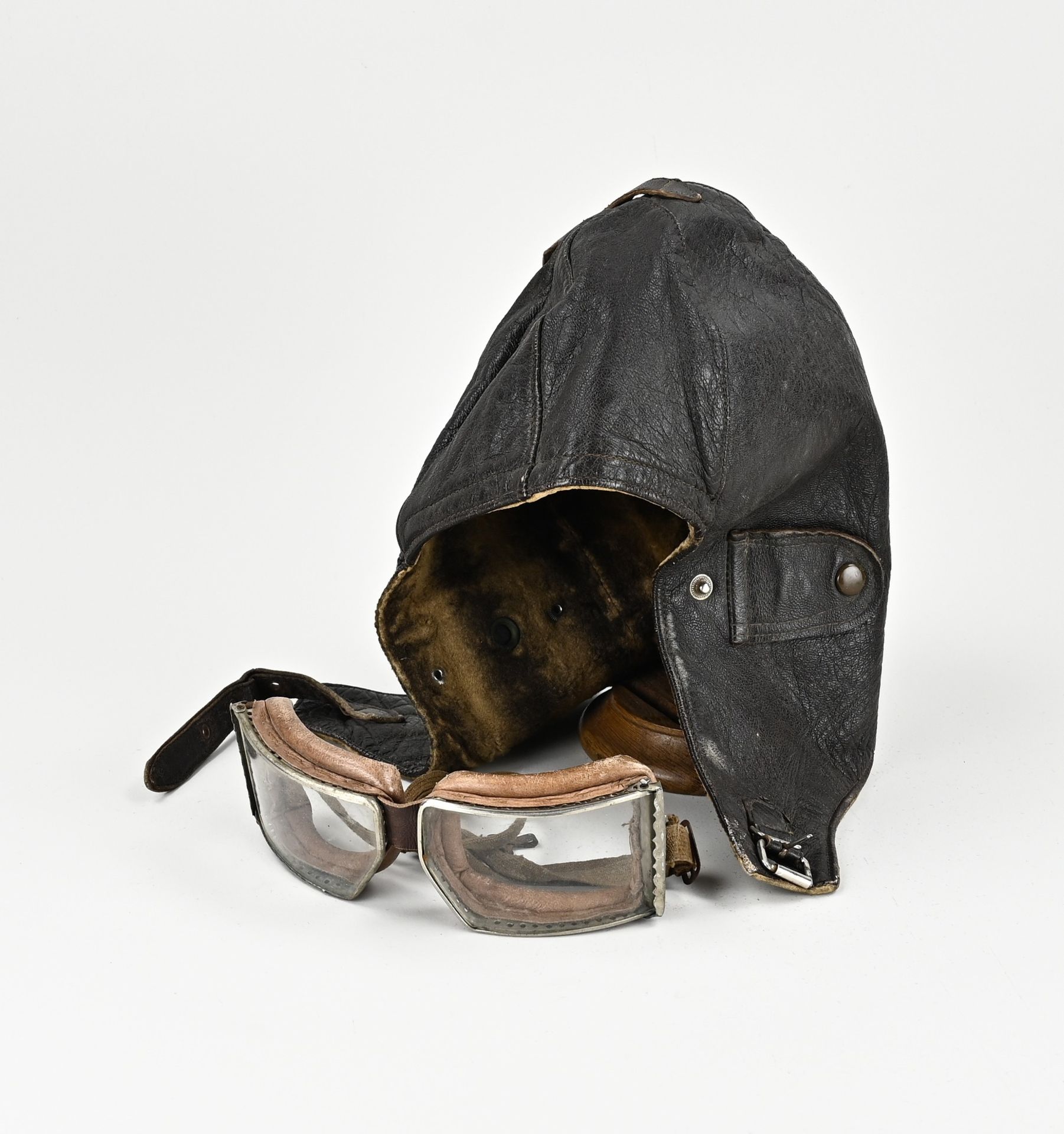 Antique motorcycle goggles + hat