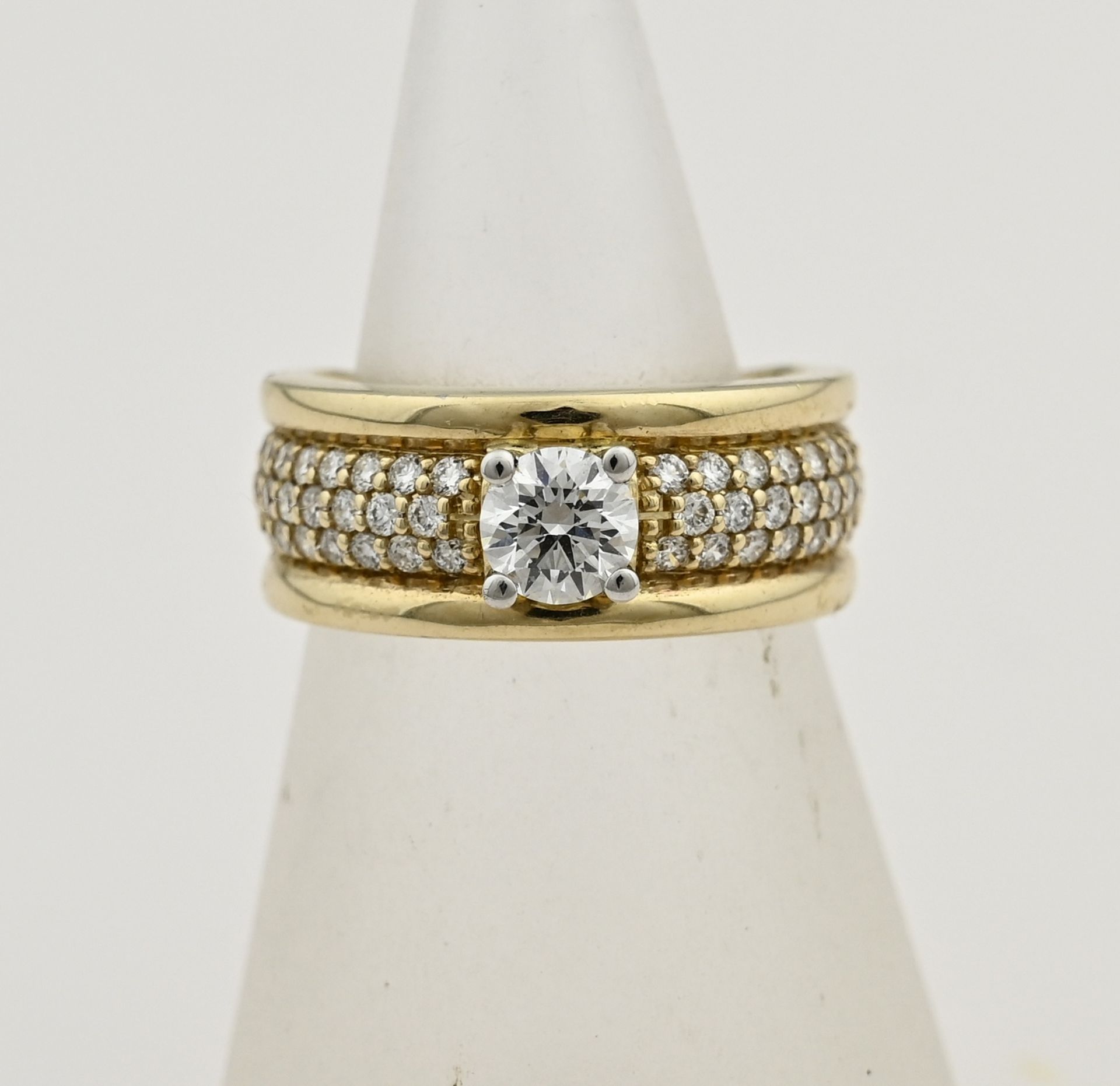 Gold ring with diamond